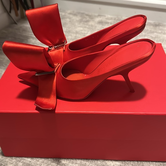 BRAND NEW never worn Ferragamo satin mules, size 6 1/2! - Picture 3 of 11